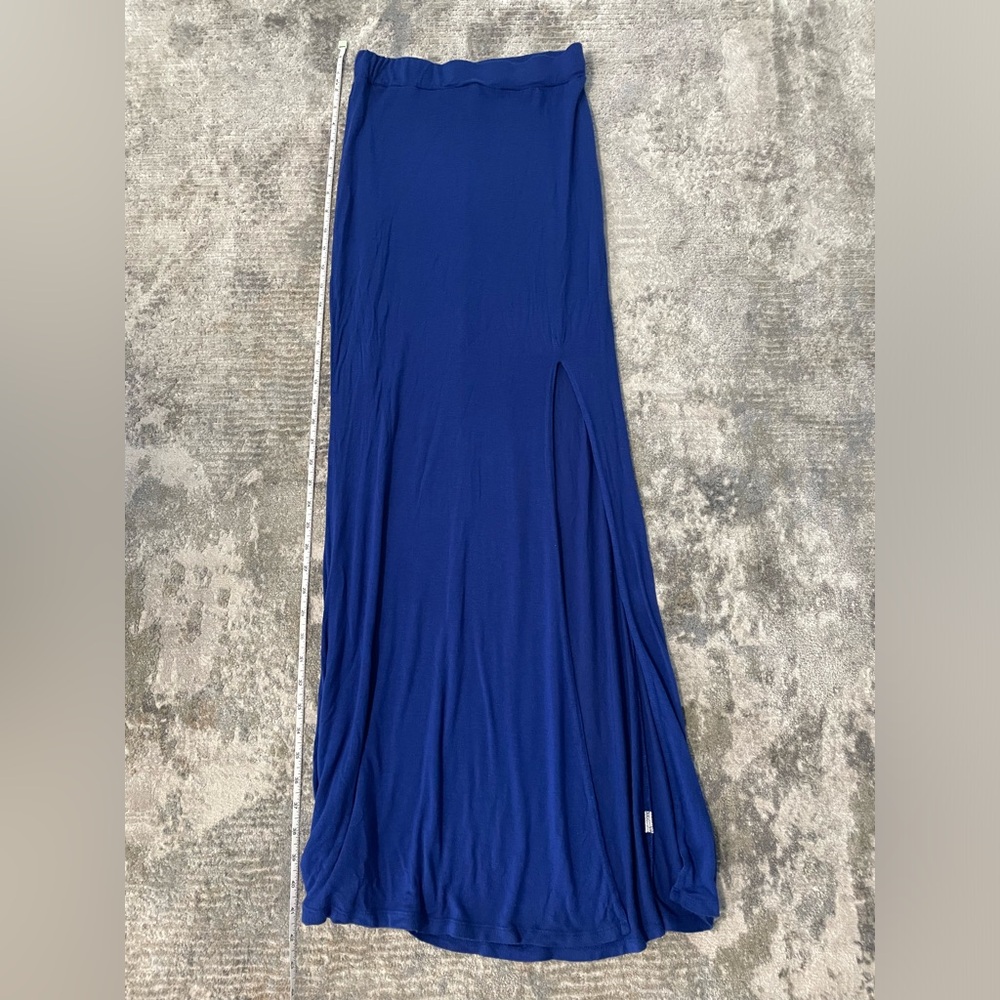 Blue elastic waist maxi skirt with slit